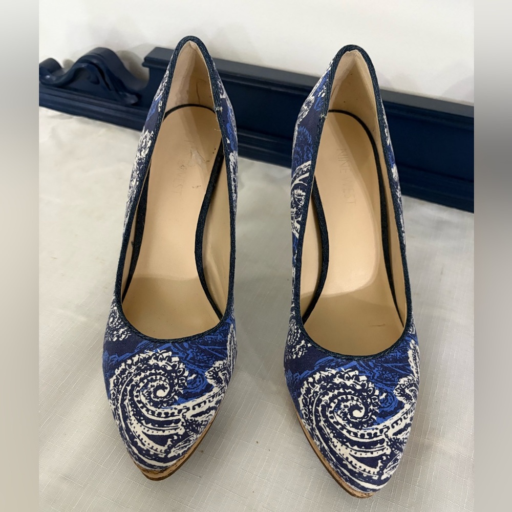 Nine West Elegant Blue and White Paisley Women's Heels Size 7